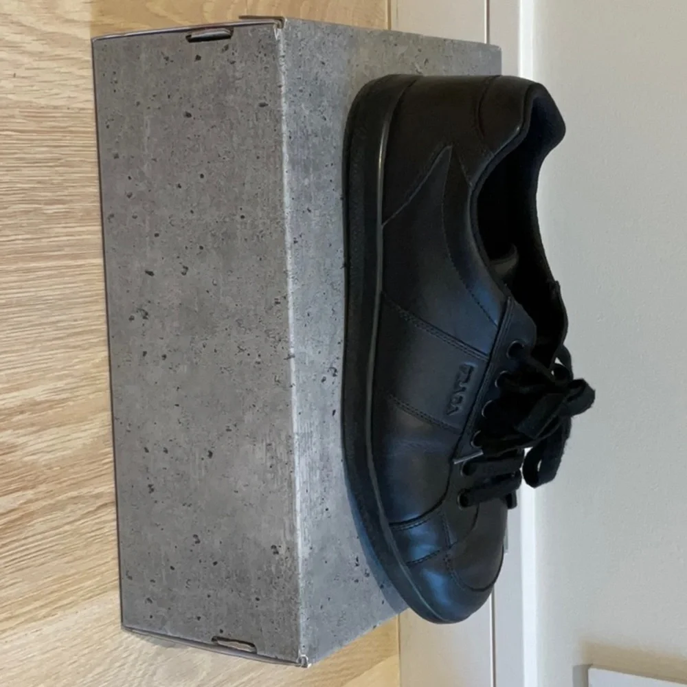 Men’s black Prada sneakers size 8.5 - Picture 2 of 4